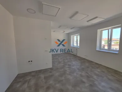 Na prenájom objekt, 37 m², Hlohovec, Pribinova