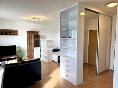 Na prenájom 1-izbový byt, 40 m², Stupava, Dlhá