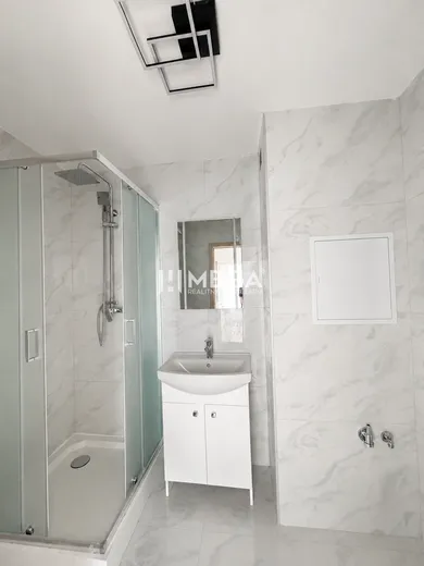 Na predaj 3-izbový byt, 77 m², Strážske, Obchodná