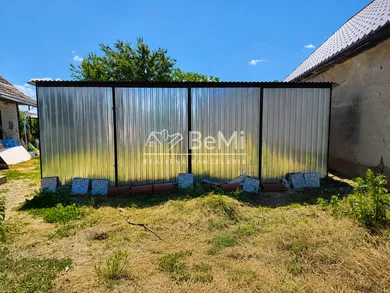 Na predaj pozemok, 101 m², Hokovce