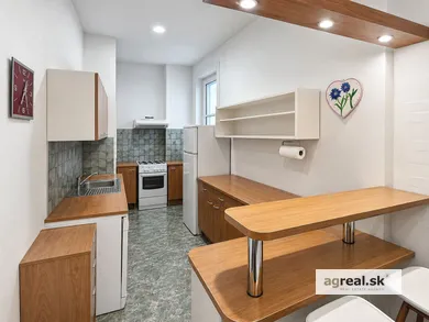 Na predaj 3-izbový byt, 76 m², Bratislava-Staré Mesto