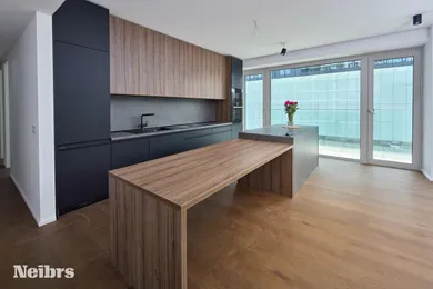 Byty na predaj 4-izbový, Bratislava-Petržalka · €599 000