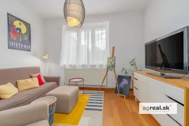 Na predaj 2-izbový byt, 68 m², Bratislava-Nové Mesto, Jiskrova