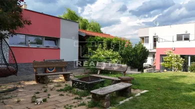 Na predaj dom, 297 m², Banská Bystrica