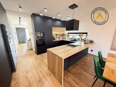 Na predaj 4-izbový dom, 166 m², Hlohovec, Pánska Niva