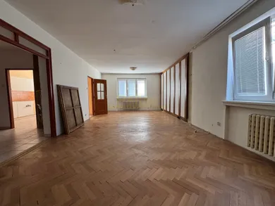 Na predaj 5-izbový dom, 239 m², Piešťany, Hodžova