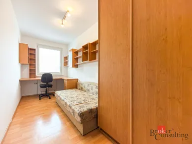 Na prenájom 4-izbový byt, 82 m², Bratislava-Petržalka, Černyševského