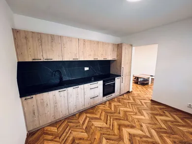 Na prenájom 2-izbový byt, 64 m², Nové Zámky, Nábrežná