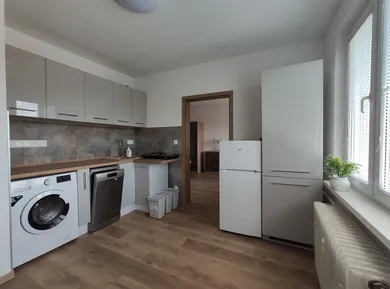 Byty na prenájom 1-izbový, Banská Bystrica · €560