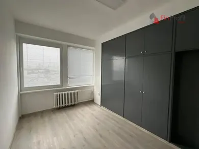 Komerčné priestory na prenájom, Bratislava-Nové Mesto · €75