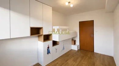 Na prenájom 3-izbový byt, 78 m², Bratislava-Nové Mesto, Nobelova