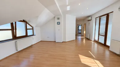Kiadó lakások, 4-szobás, Levice · €950