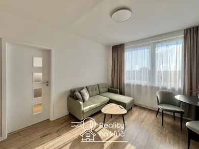 Na prenájom 1-izbový byt, 35 m², Nové Zámky, Nábrežná