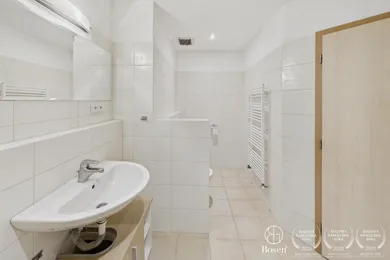 Na predaj 1-izbový byt, 63 m², Bratislava-Staré Mesto