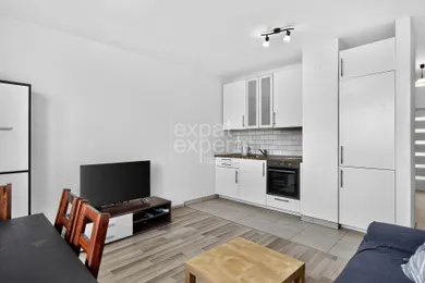 Na prenájom 2-izbový byt, 39 m², Bratislava-Petržalka, Vilová