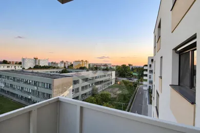 Na prenájom 2-izbový byt, 47 m², Bratislava-Nové Mesto, Sklabinská