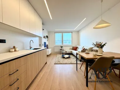 Na predaj 4-izbový byt, 67 m², Senica, J. Mudrocha