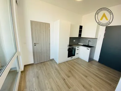 Na prenájom 1-izbový byt, 31 m², Hlohovec, Nitrianska