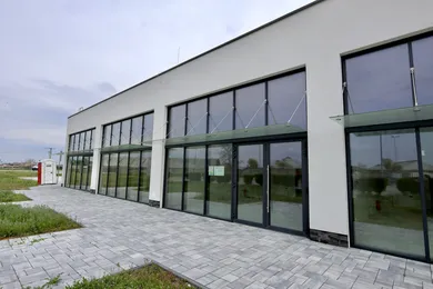 Eladó kereskedelmi ingatlanok, Most pri Bratislave · €215 000