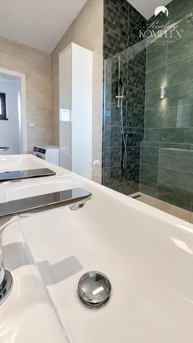 Na prenájom 3-izbový byt, 87 m², Komárno