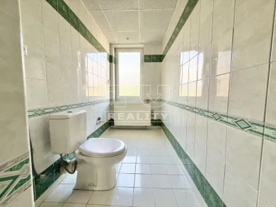 Na predaj 3-izbový byt, 88 m², Žiar nad Hronom