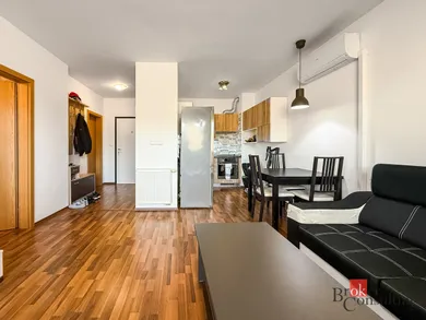Na prenájom 2-izbový byt, 44 m², Bratislava-Nové Mesto, Jurská