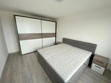 Na prenájom 1-izbový byt, 36 m², Levice, P. Jilemníckeho