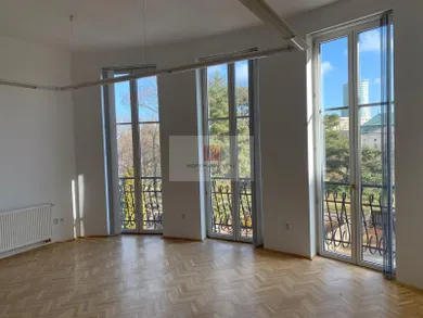 Lokale komercyjne na wynajem, Bratislava-Staré Mesto · €2237