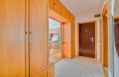 Na prenájom 3-izbový byt, 65 m², Nemešsegská