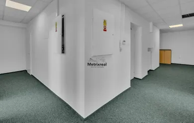 Na prenájom komerčné, 18 m², Bratislava-Staré Mesto, Námestie SNP