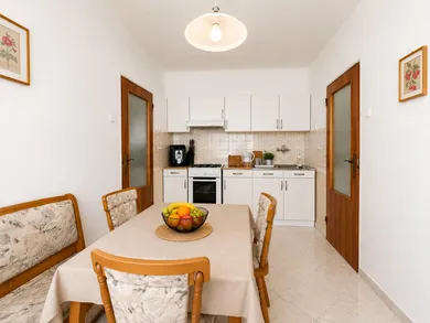 Na predaj 6-izbový dom, 90 m², Topoľníky