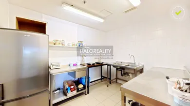 Na prenájom komerčné, 132 m², Bratislava-Petržalka, Kopčianska