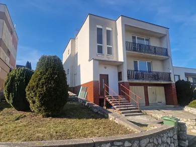 Domy na sprzedaż, 6-pokojowe, Myjava · €185 900