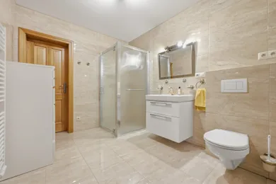 Na predaj 5-izbový dom, 182 m², Dolné Dubové