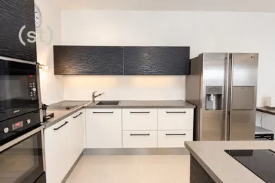 Квартиры на продажу, 4-комнатные, Topoľčany · €280 000