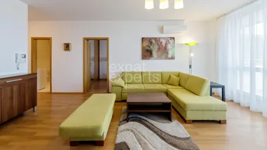 Mieszkania na wynajem, 2-pokojowe, Bratislava-Nové Mesto · €700