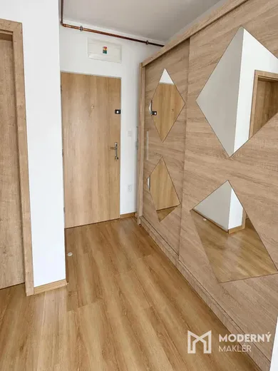 Na prenájom 1-izbový byt, 44 m², Poprad, Továrenská štvrť