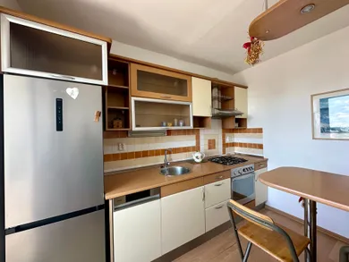 Na predaj 3-izbový byt, 65 m², Bratislava-Petržalka, Smolenická