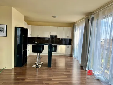 Na prenájom 2-izbový byt, 63 m², Bratislava-Nové Mesto, Vajnorská