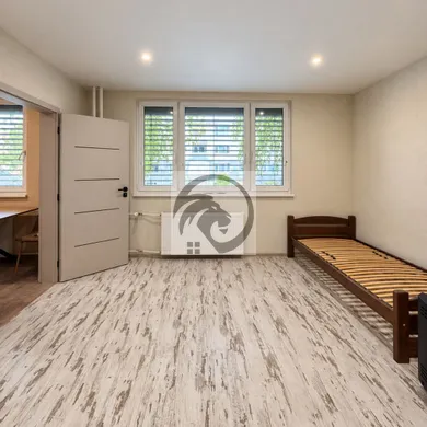 Na prenájom 1-izbový byt, 36 m², Levice, Ľanová ul.