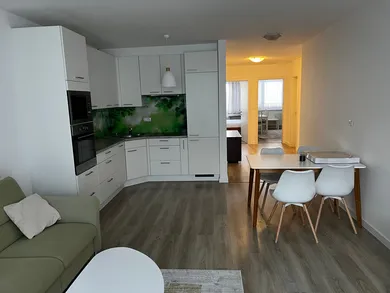 Na prenájom 3-izbový byt, 91 m², Trnava, Ulica Veterná