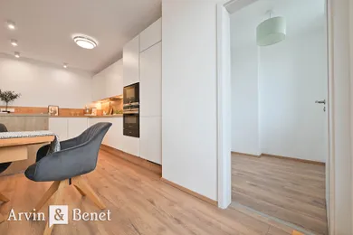 Na predaj 4-izbový byt, 140 m², Bratislava-Záhorská Bystrica