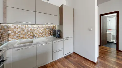 Na prenájom 2-izbový byt, 53 m², Trnava, Odbojárska