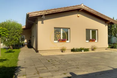 Domy na sprzedaż, 4-pokojowe, Senec · €460 000