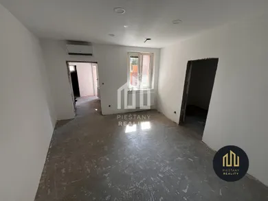 Na predaj 3-izbový dom, 90 m², Piešťany, Hoštáky