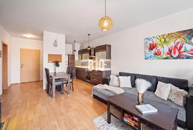 Na predaj 2-izbový byt, 54 m², Bratislava-Petržalka, Budatínska
