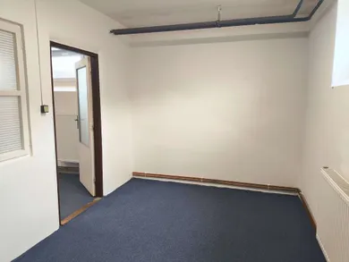 Na prenájom komerčné, 12 m², Bratislava-Rača, Púchovská