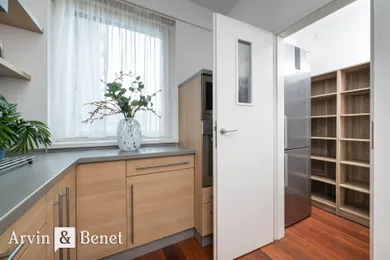 Na predaj 3-izbový byt, 86 m², Bratislava-Nové Mesto, Bajkalská