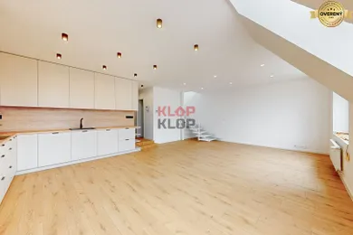 Na predaj 5-izbový byt, 147 m², Bratislava-Staré Mesto, Klemensova