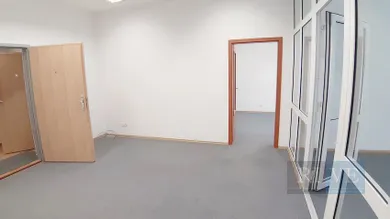 Na prenájom komerčné, 100 m², Bratislava-Ružinov, Tomášikova